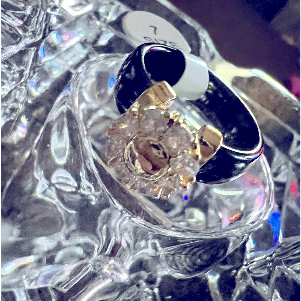 🆕 black ceramic &‎ gold ring with CZ size 7